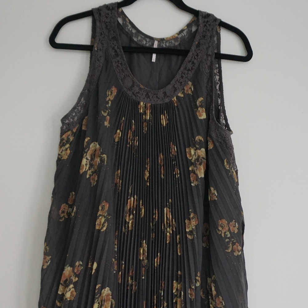 Free People -- Floral Pleated Dress
